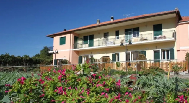 Apartment With in Villanova Dalbenga With Furnished Terra, Забронировать Апартаменты/квартира Альбенга Ривьера-делле-Пальме