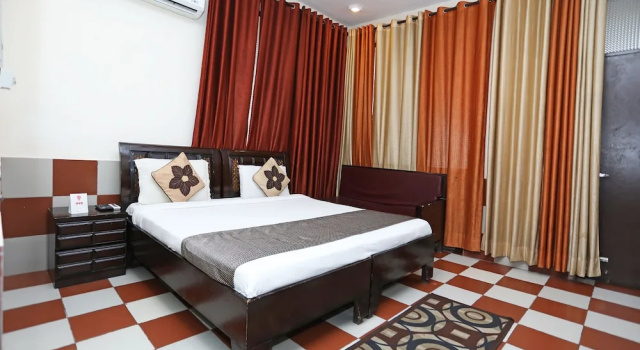 Номер Standard OYO 9705 Grand Empire Expressway