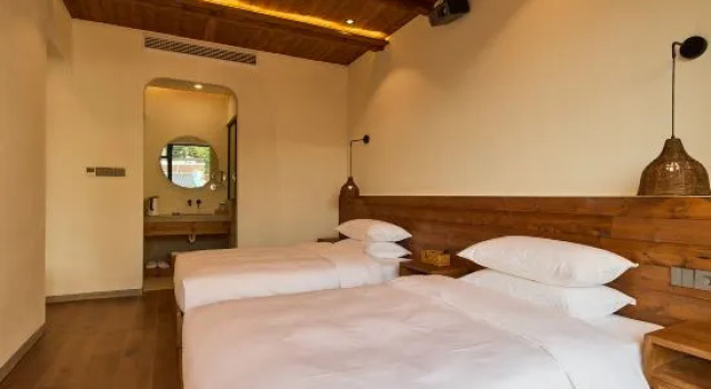 Люкс с балконом Floral Hotel·Chaji Sanxi hotel