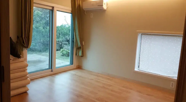 Кровать в общем номере Tilda House