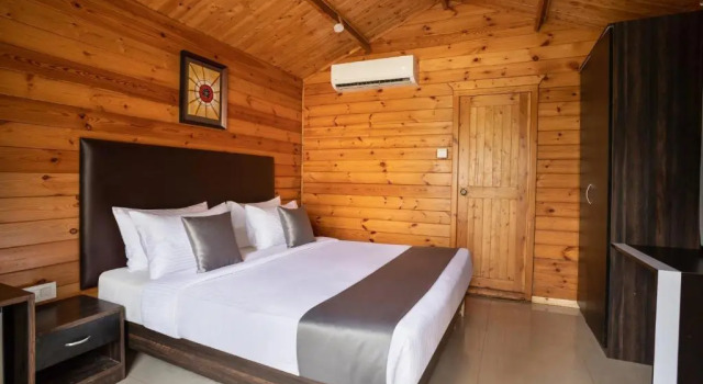 Коттедж с видом на сад Stone Wood Village Resort - Morjim Beach