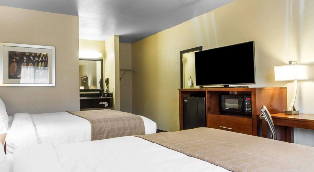 Четырёхместный номер Standard Rodeway Inn
