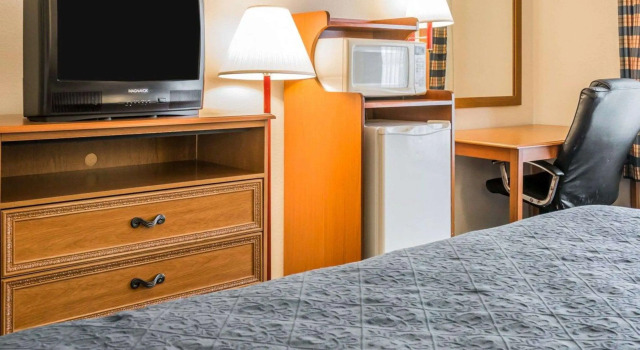 Двухместный номер Standard Quality Inn Kalamazoo near Wings Stadium