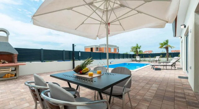 Вилла Luxury villa with pool near the beach 2