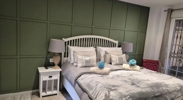 Newly Refurbished Luxury 3 Bed Duplex Apartment