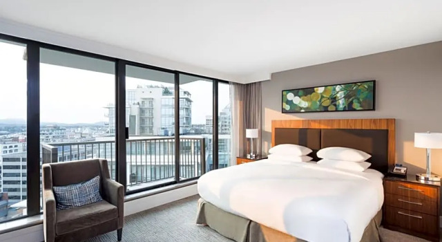 Номер Standard с видом на улицу DoubleTree by Hilton Hotel & Suites Victoria
