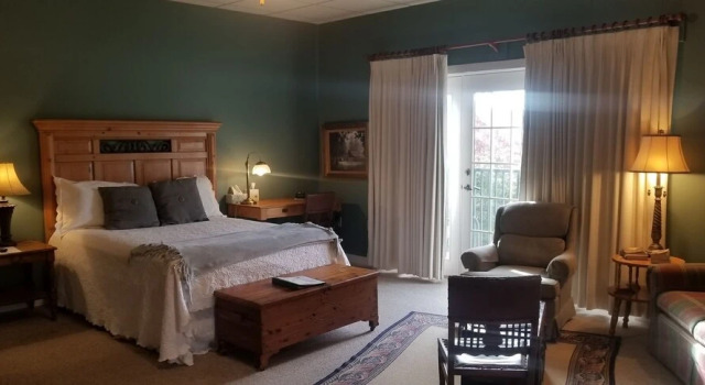 Номер Standard Downtown Guest Quarters Hotel