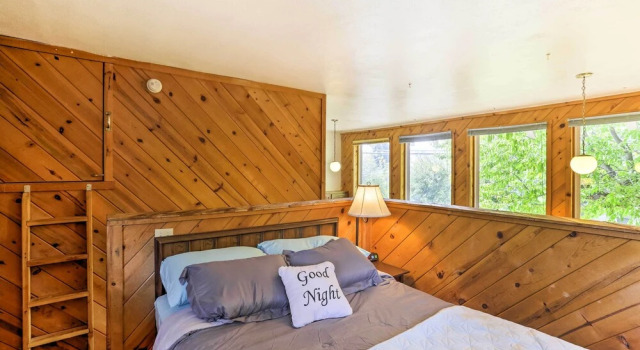 Cozy Studio Near Hiking & Skiing, Walk to Downtown, Забронировать Апартаменты/квартира Маунт-Шаста штат Калифорния, рядом с Mercy Medical Center Mt. Shasta