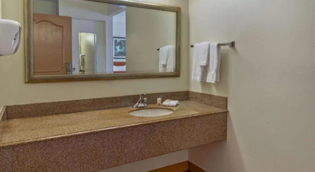 Четырёхместный номер Standard La Quinta by Wyndham Tampa Brandon West
