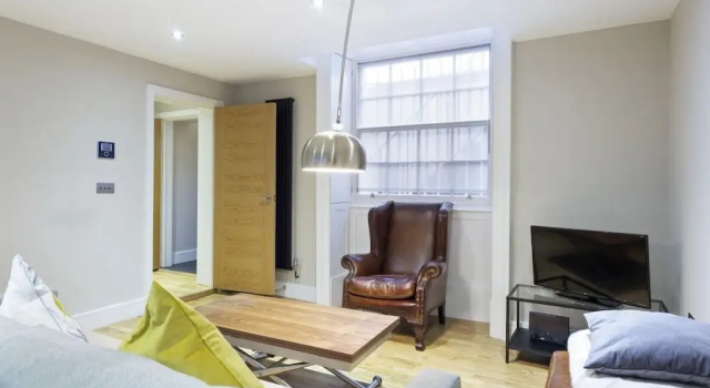 Modern & Cosy Apartment Close To Tube, Sleeps 5