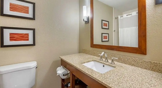 Двухместный люкс Comfort Inn Splash Harbor
