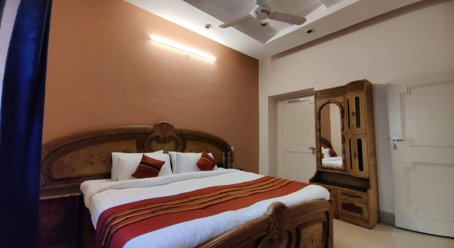 EARTH 3BHK By Wabi Sabi Stays