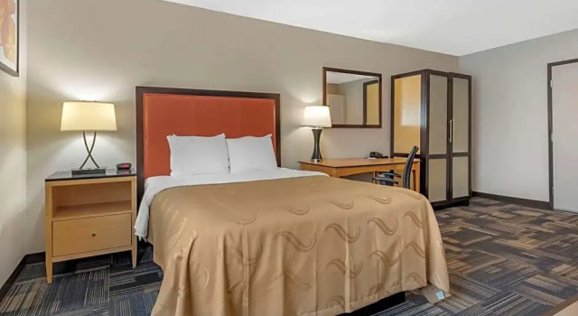 Люкс Spark By Hilton Evansville Downtown