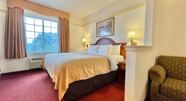 Люкс FairBridge Inn & Suites Cleburne