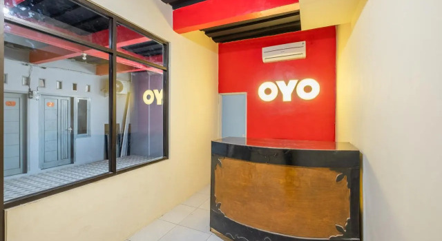 OYO 1120 Hotel Grand Liquid, Rezervovat Hotel Karawang West Java