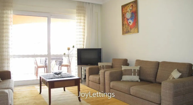 Вилла с балконом Villa SM05 by JoyLettings