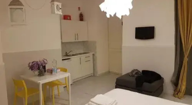 Le Zite Suite, Забронировать Отель Отели Неаполя с парковкой, рядом с Кафедральный собор Неаполя, Парковка