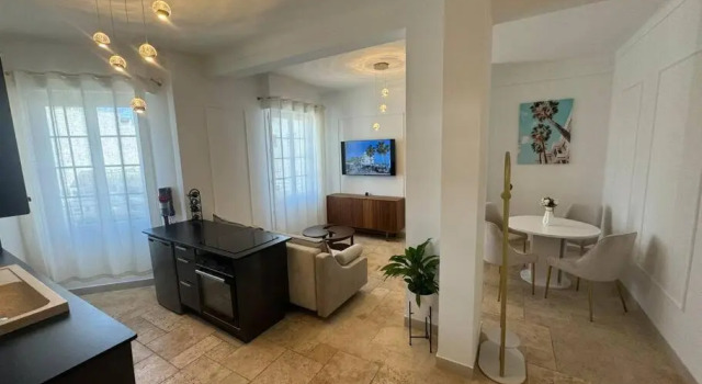 Contemporary Studio Juan Les Pins, Забронировать Апартаменты/квартира Апартаменты Антиб, рядом с Дворей собраний Жуан-Ле-Пен, Апартаменты/квартира