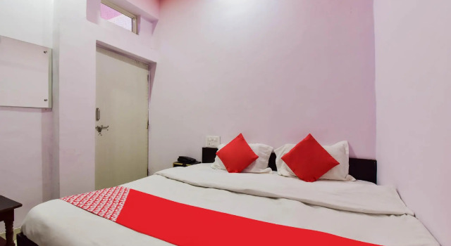 OYO 69990 The Villain, Prenota Hotel Dabok Rajasthan
