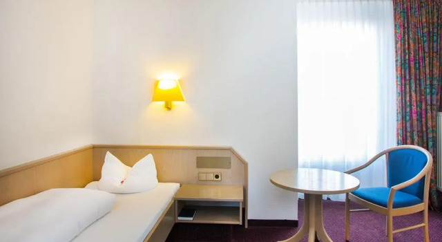 Номер Comfort Hotel Kreuz Gästehaus und Lauchertbar mit Terrasse