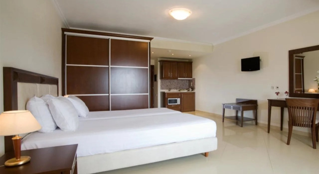Royal Nidri Hotel & Apartments