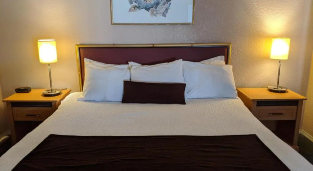 Люкс Howard Johnson by Wyndham Downtown Kamloops