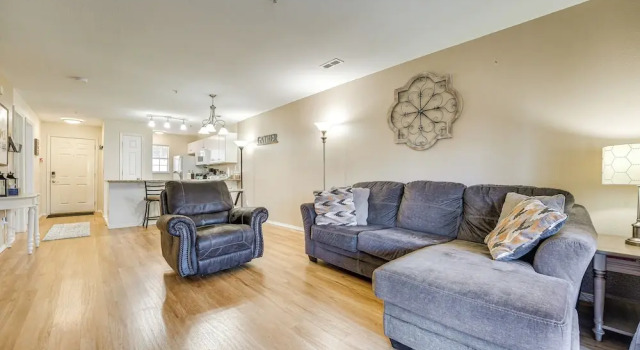 Апартаменты с 2 комнатами Branson Condo w/ Screened Porch: 4 Mi to Lake!