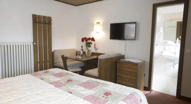 Sport Hotel Enrosadira, Забронировать Отель Отели Кампитело с завтраком, рядом с Горнолыжный склон Кол Роделла, Завтраки