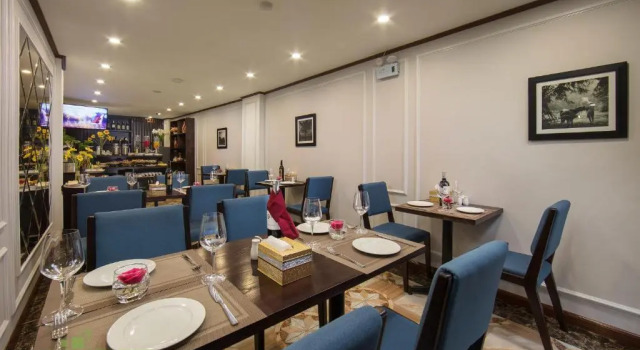 Семейный полулюкс MayFlower Hotel- Central Old Quarter