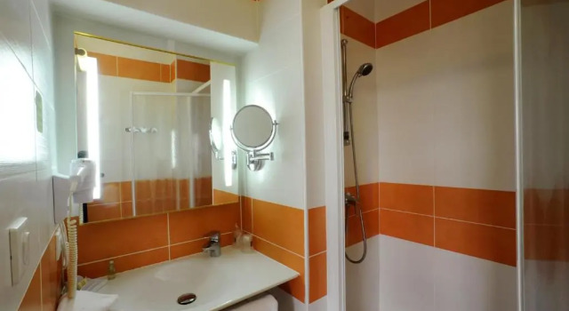 Одноместный номер Business The Originals City, Hôtel des Arènes, Saintes