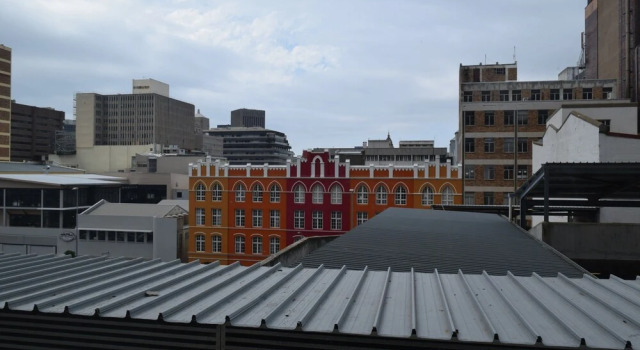 Bright 2 Bedroom Apartment in Cape Town City Centre, Забронировать Апартаменты/квартира Отели Кейптауна с бассейном, рядом с Замок Доброй Надежды, Бассейн