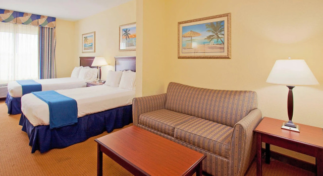Люкс Holiday Inn Express Hotel & Suites Panama City-Tyndall by IHG