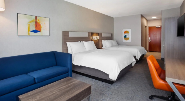 Люкс Цокольный этаж Holiday Inn Express Hotel & Suites - Belleville Area by IHG