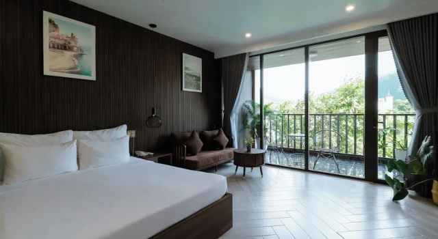 Двухместный номер Deluxe с балконом Tuấn Ninh Hotel I