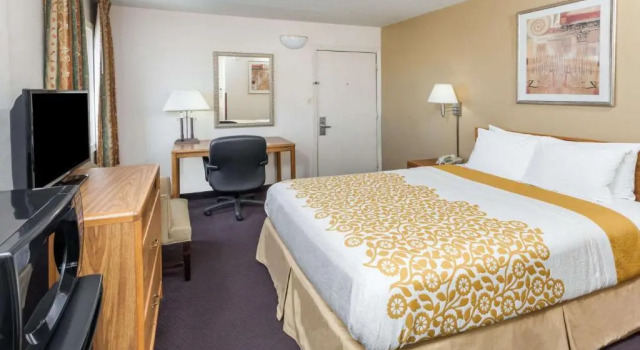 Номер Standard Days Inn by Wyndham Fort Wayne