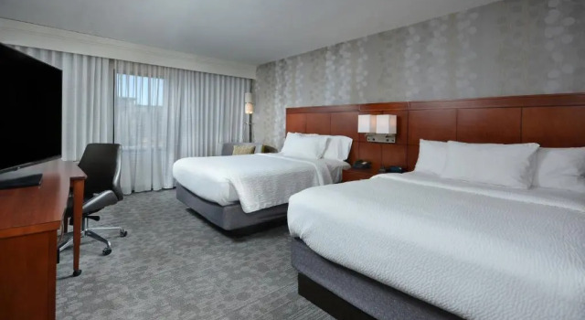 Четырёхместный номер Standard Courtyard Beckley
