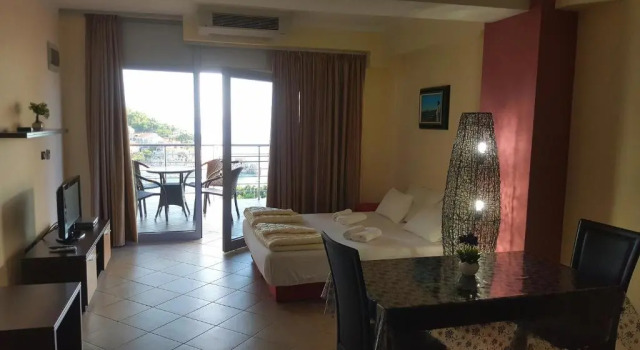 Студия с частичным видом на море Apartments Rino Lux