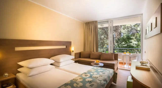 Трёхместный номер Superior с балконом Miramar Hotel