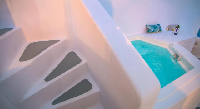 Студия Hector Cave House