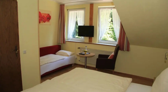 Трёхместный номер Standard Waldhotel Albachmühle