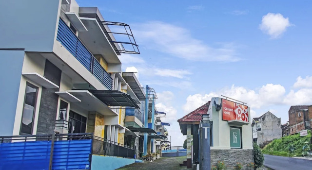 OYO Living 90950 Forzando House