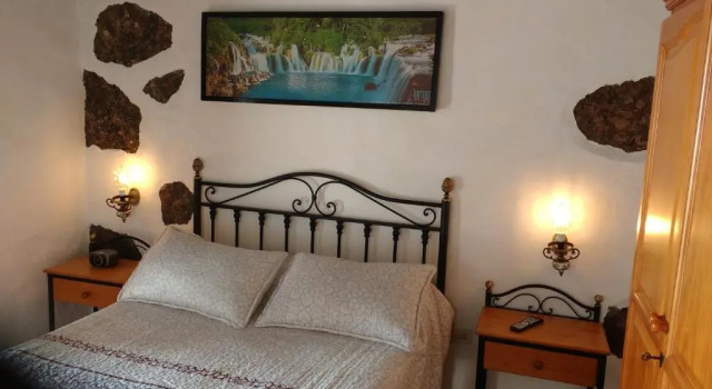 Casa Rural El Valle, Book Hotel Hotels in Valverde with Parking, Parking