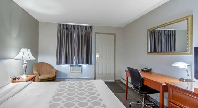 Standardowy dwuosobowy pokój Econo Lodge