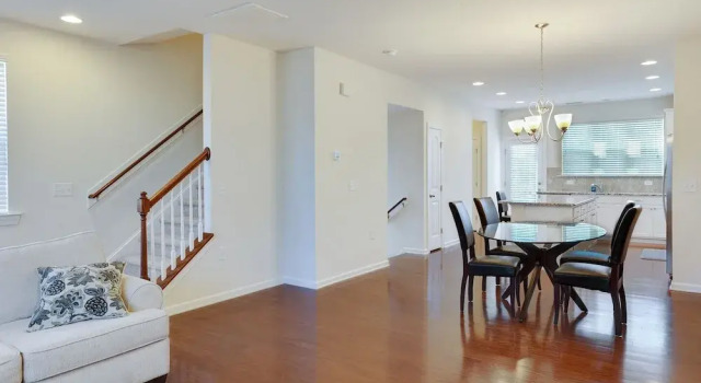 Delightful Pet Friendly Home In Great Location! 4 Bedroom Townhouse by Redawning, Rezervasyon Otel Holly Springs Kuzey Karolina