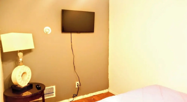Room in Guest Room - Cozy Bedroom Close to Downtown