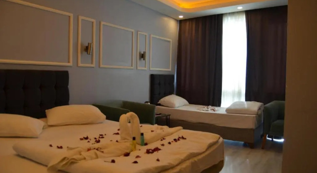Luksusowy trzyosobowy pokój Cois Inn Royal Hotel