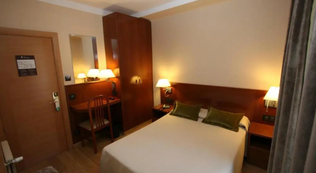 Номер Economy Hotel Pyrénées