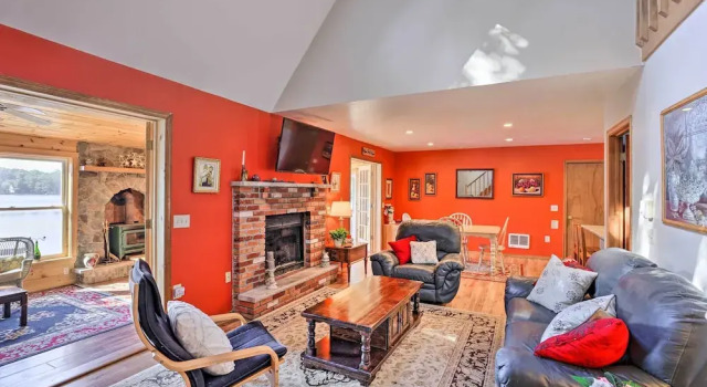 Lakefront Retreat w/ Dock & Yard in Tobyhanna!, Book Hotel Tobyhanna 