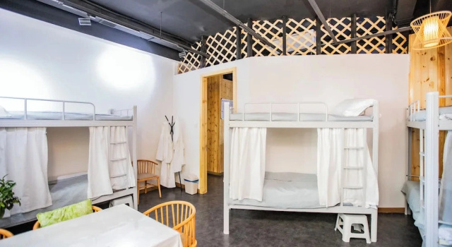 Кровать в общем номере Elite Guest House