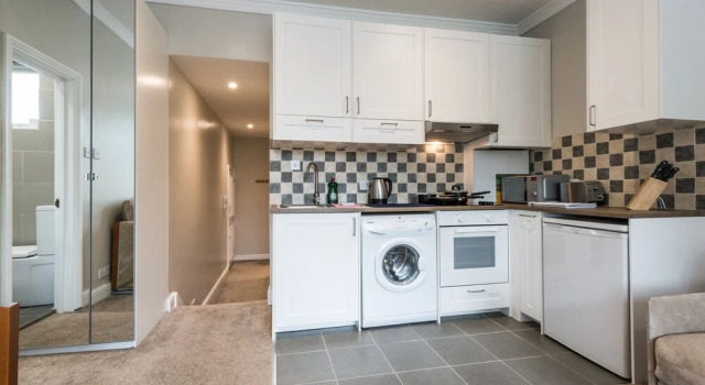 Chic 1 Bedroom Apartment-12 Minutes From Centre